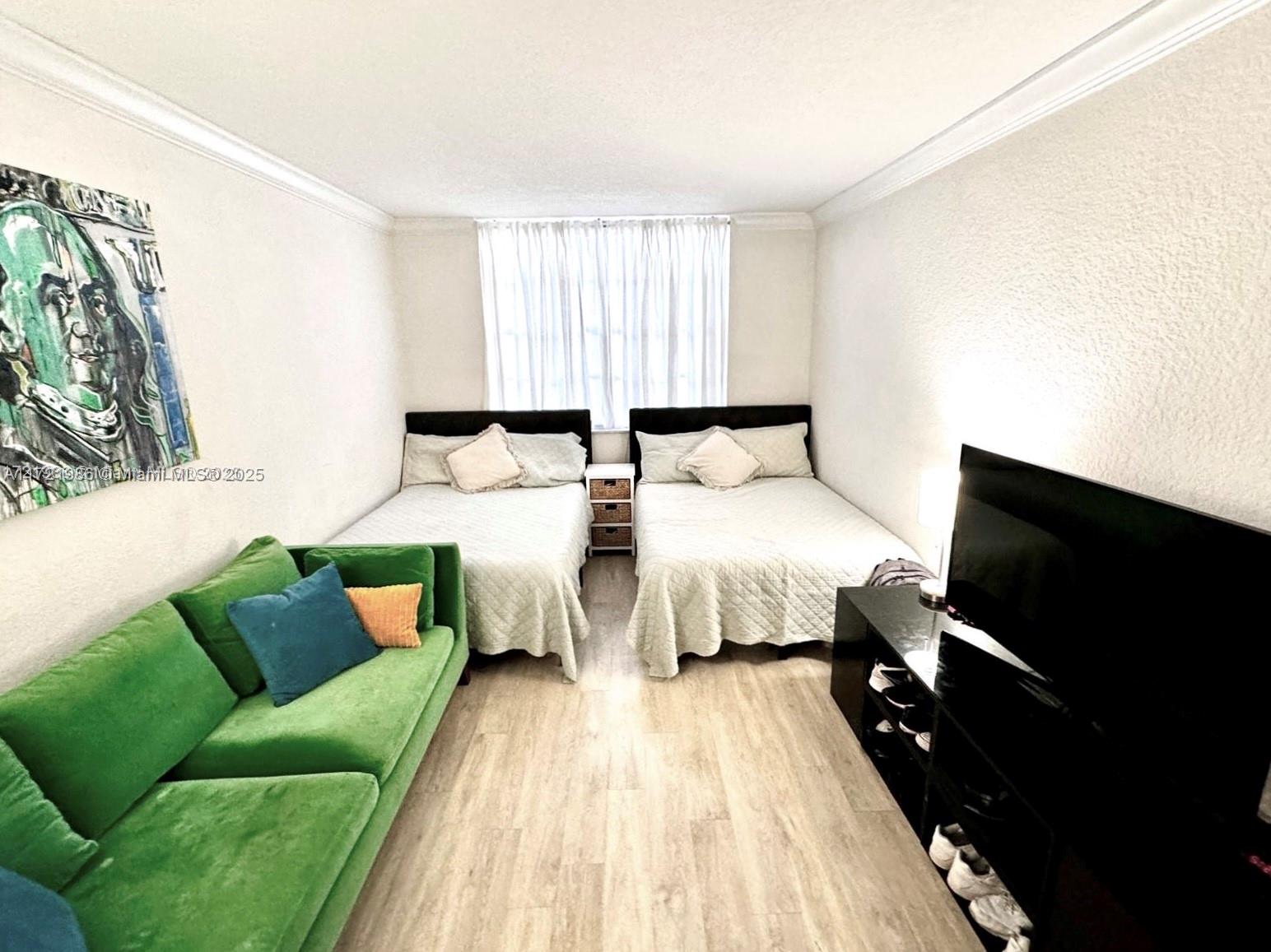 THE VINTAGE CONDO - Residential