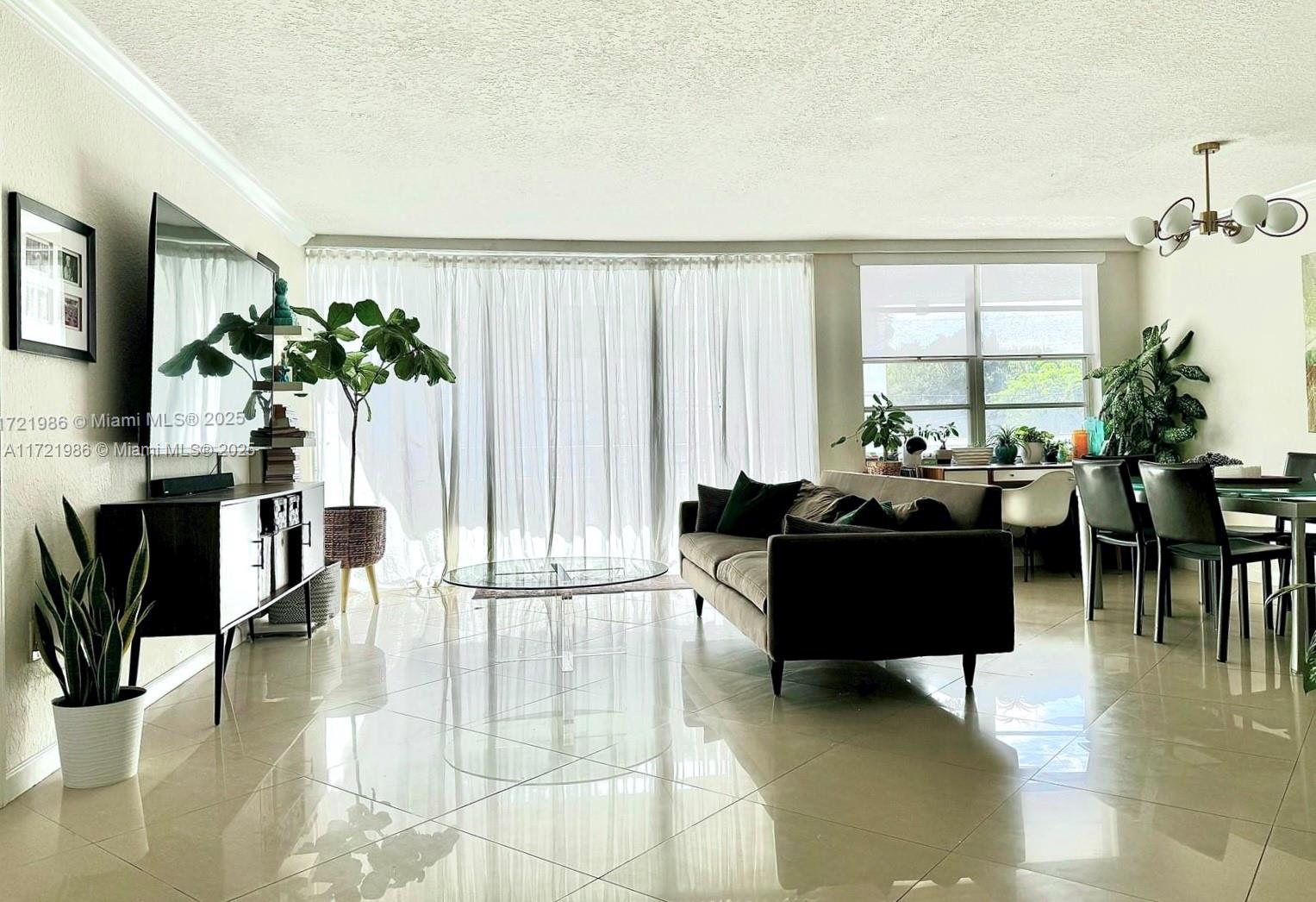 THE VINTAGE CONDO - Residential