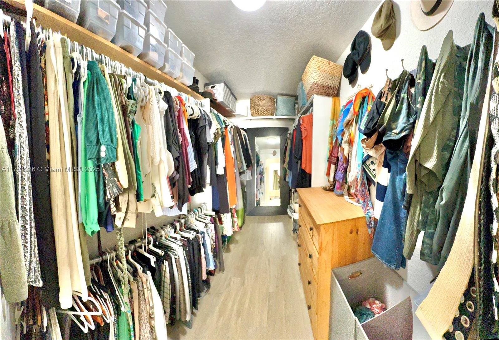 THE VINTAGE CONDO - Residential