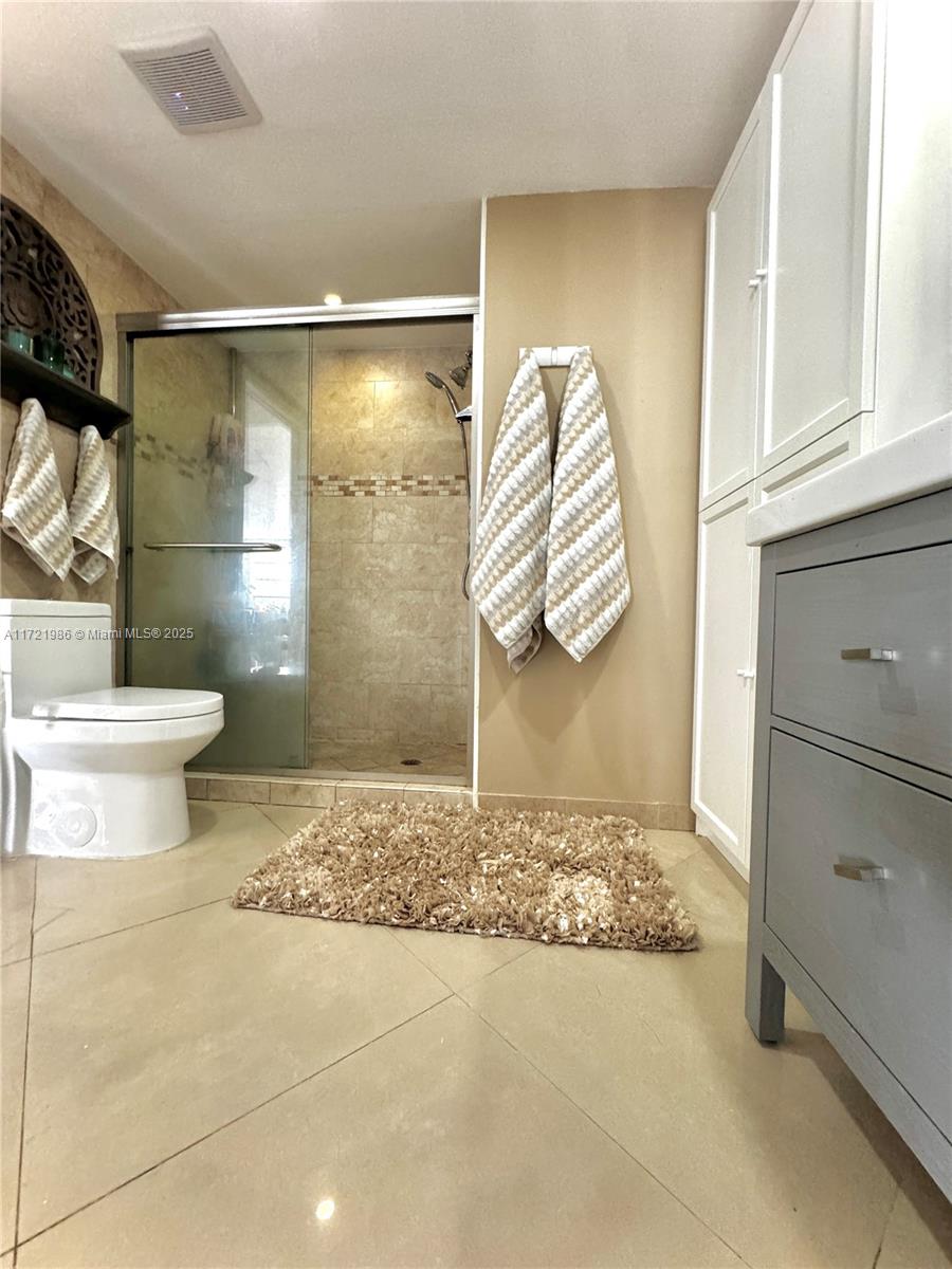 THE VINTAGE CONDO - Residential