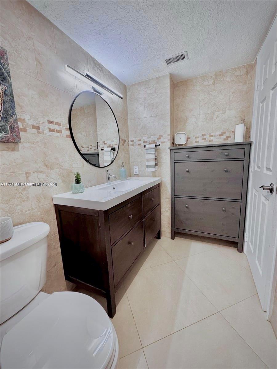 THE VINTAGE CONDO - Residential