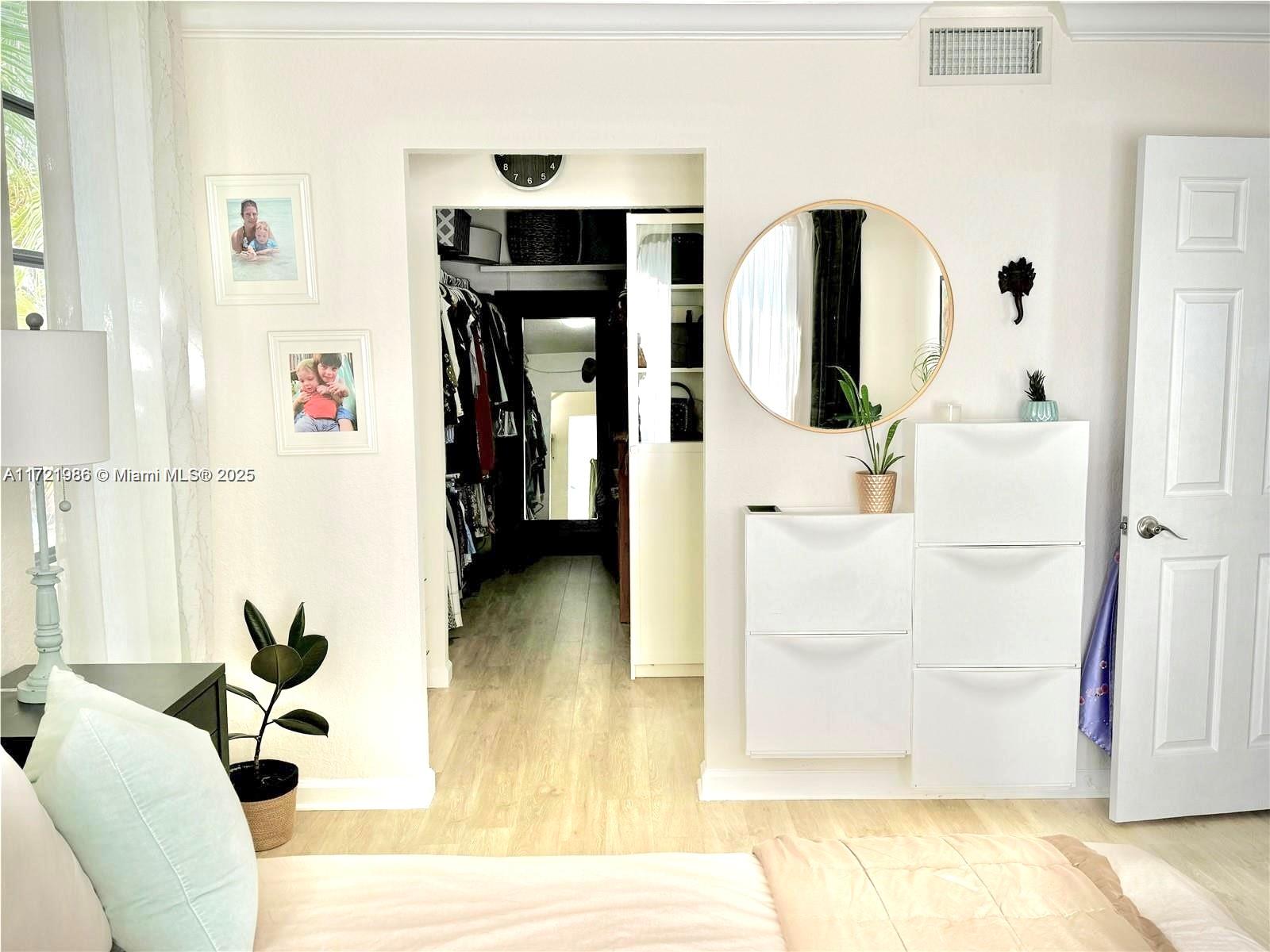 THE VINTAGE CONDO - Residential