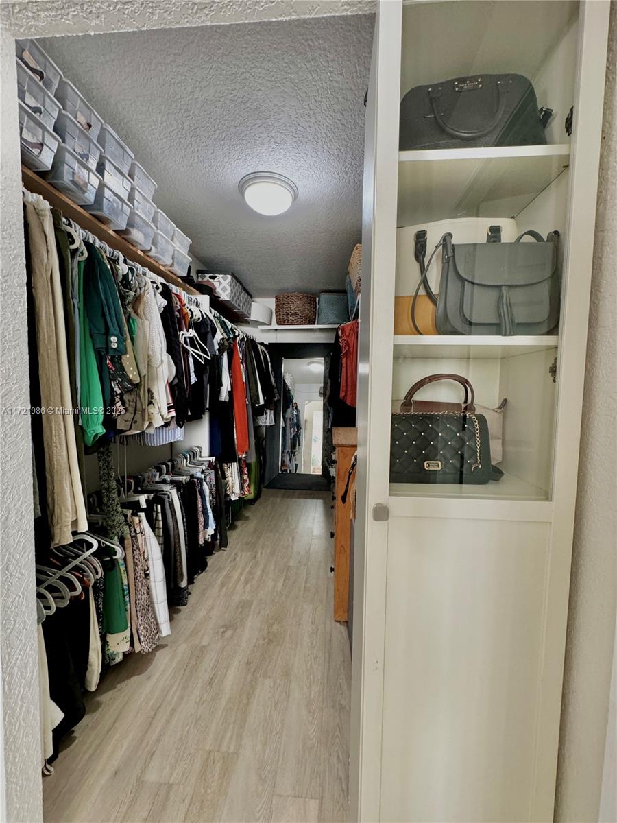 THE VINTAGE CONDO - Residential