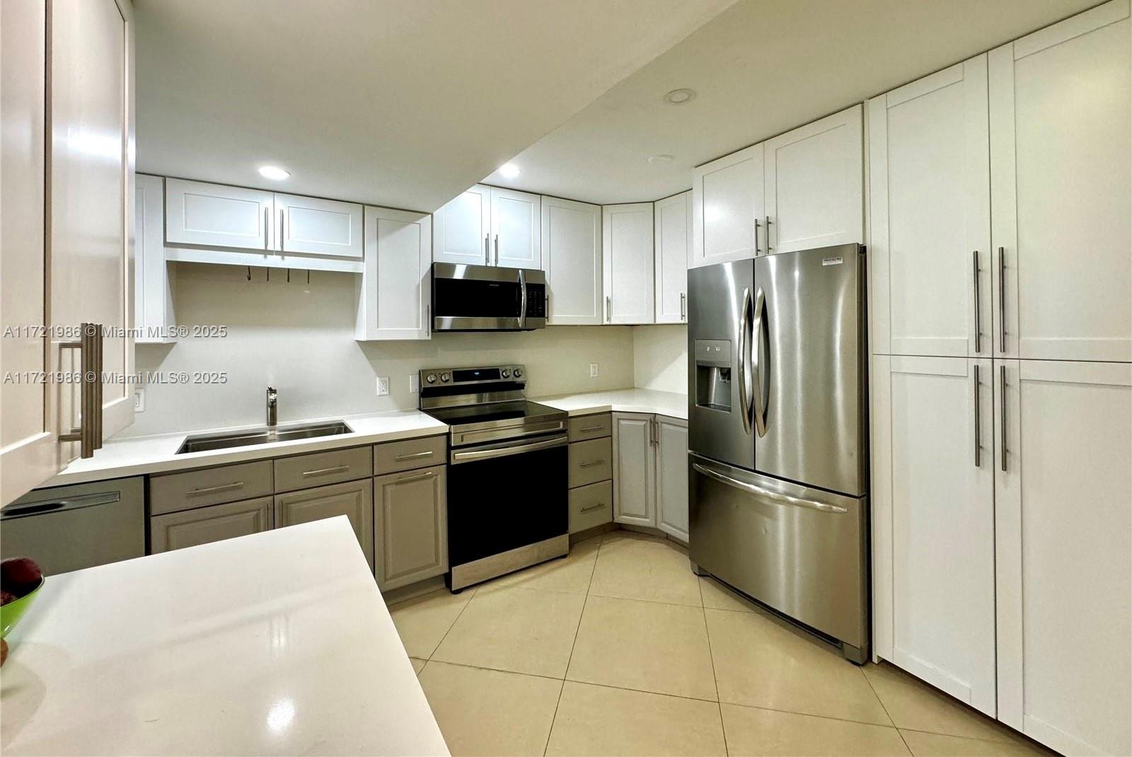 THE VINTAGE CONDO - Residential