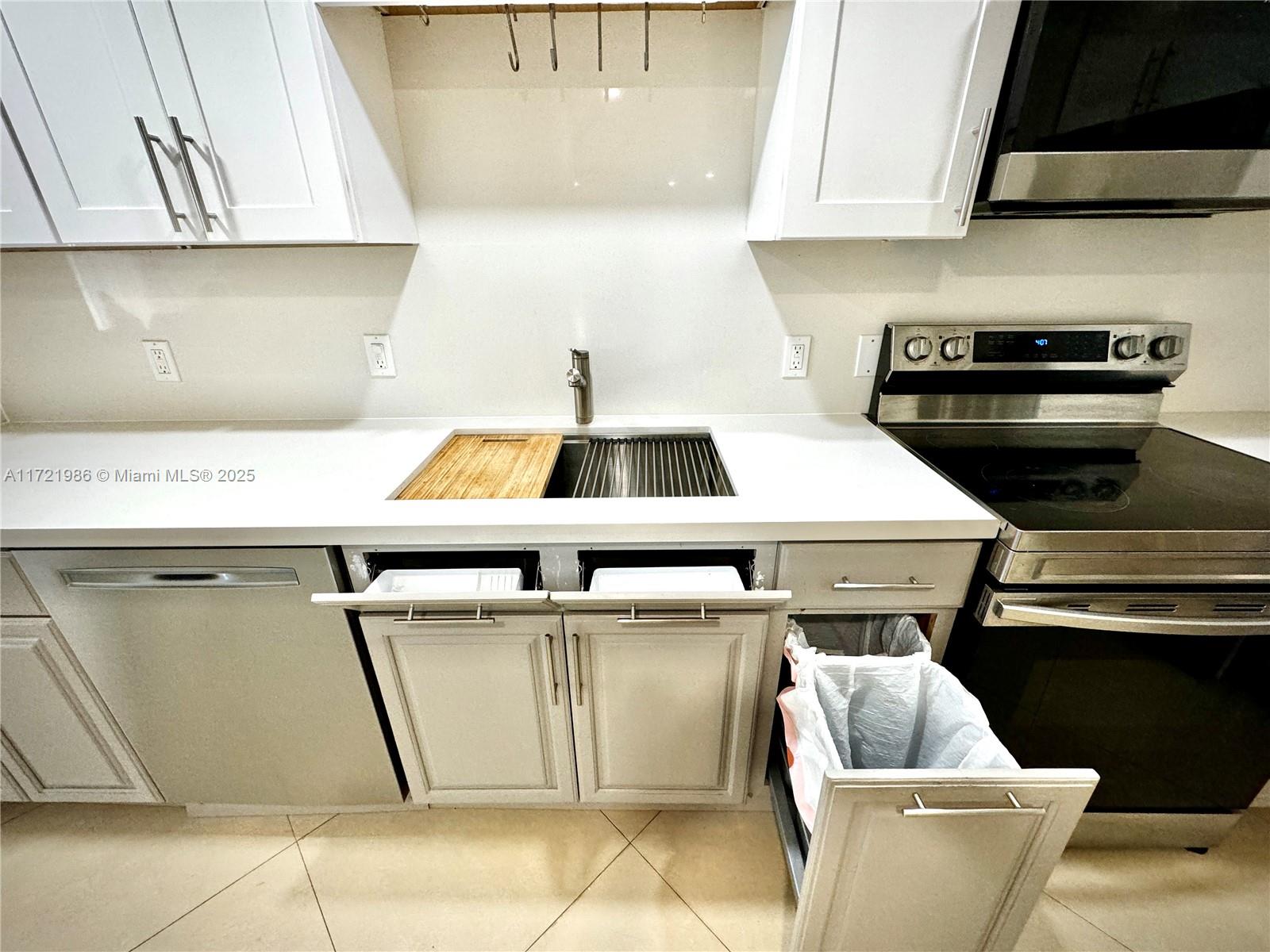 THE VINTAGE CONDO - Residential
