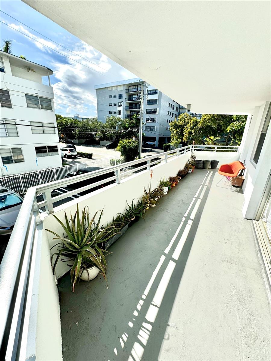 THE VINTAGE CONDO - Residential