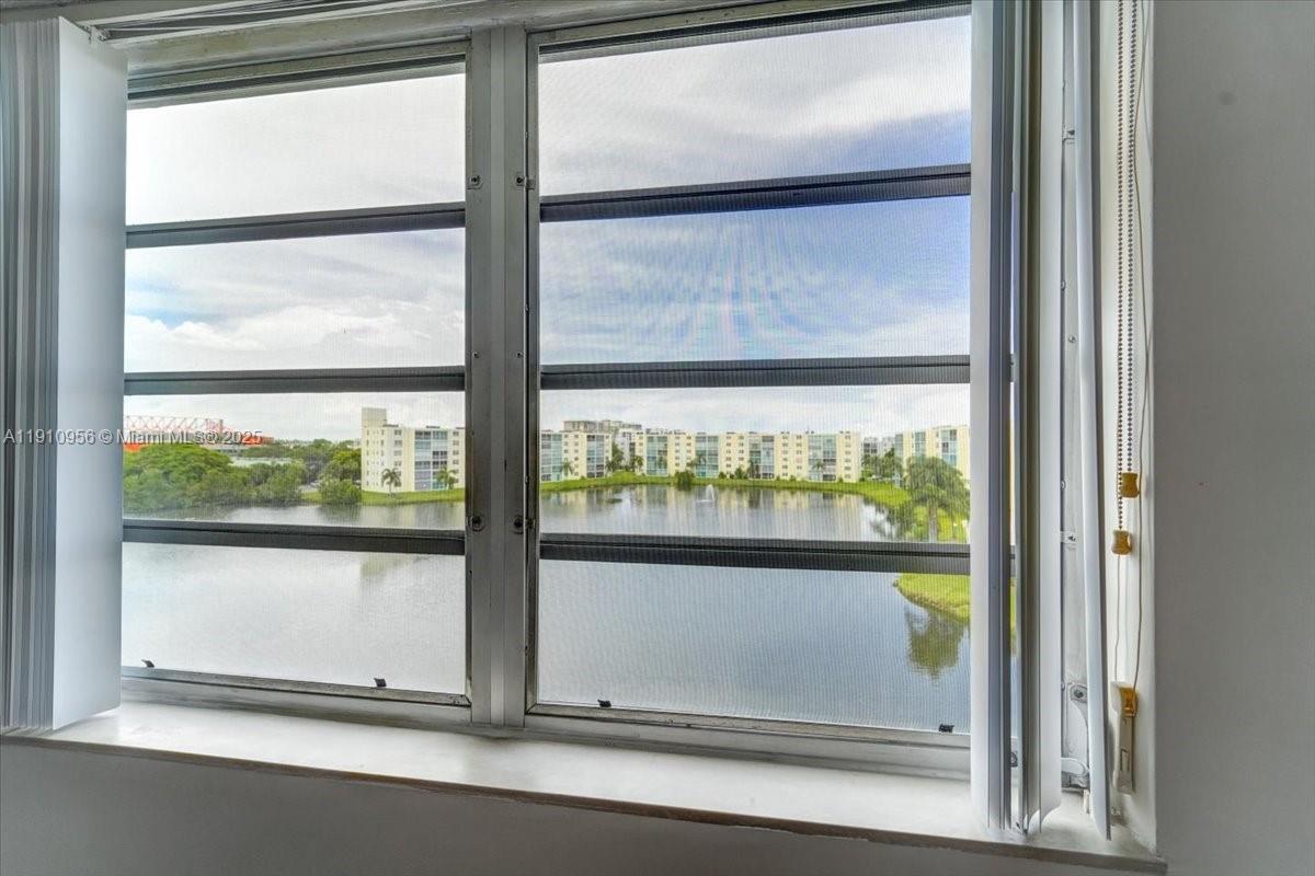 MEADOWBROOK LAKES VIEW CO - Residential Lease