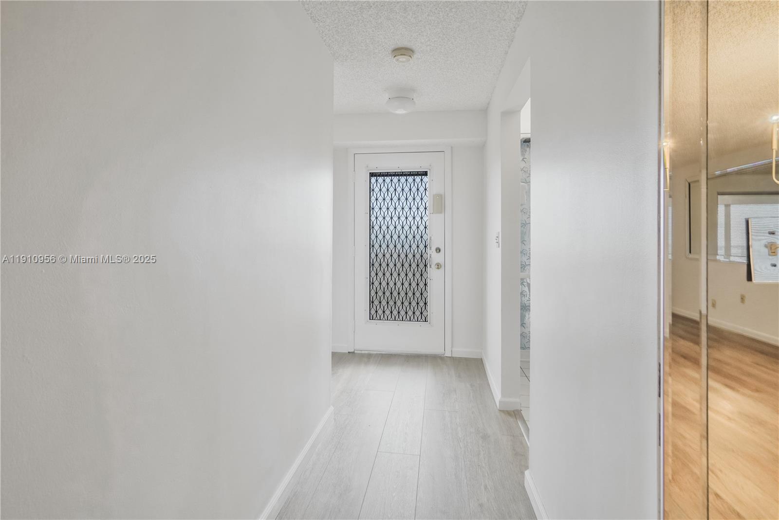 MEADOWBROOK LAKES VIEW CO - Residential Lease