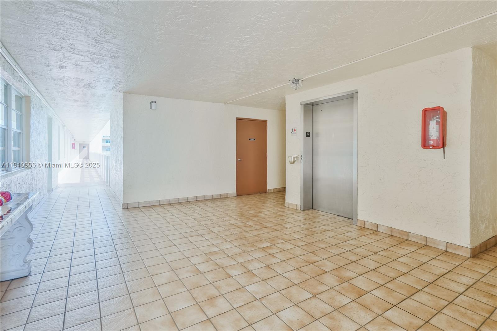 MEADOWBROOK LAKES VIEW CO - Residential Lease