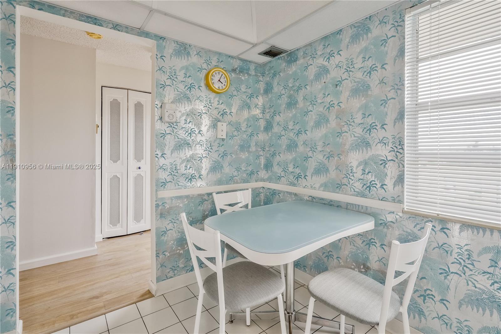 MEADOWBROOK LAKES VIEW CO - Residential Lease