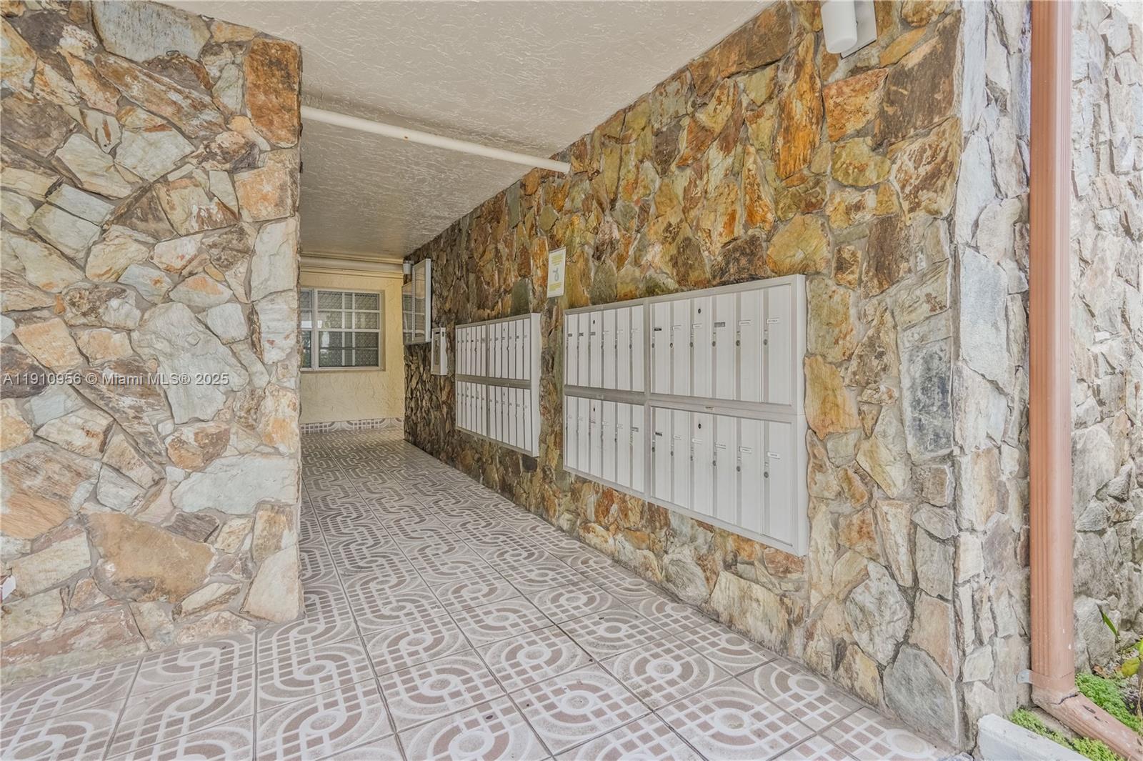 MEADOWBROOK LAKES VIEW CO - Residential Lease