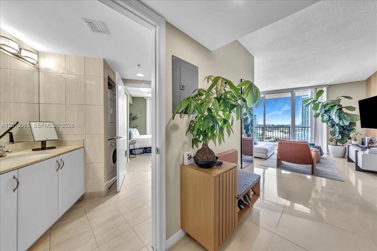 OPERA TOWER CONDO - Residential