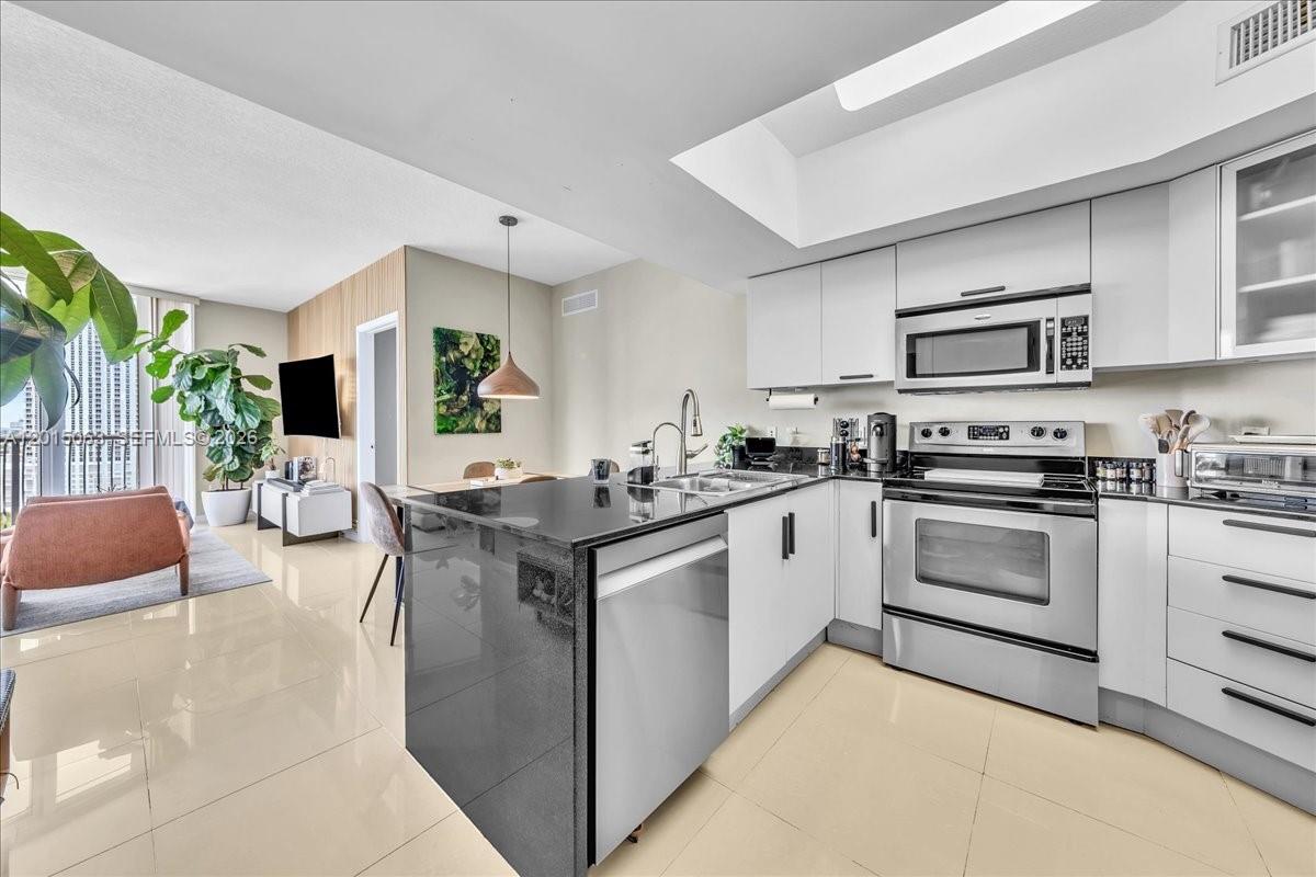 OPERA TOWER CONDO - Residential