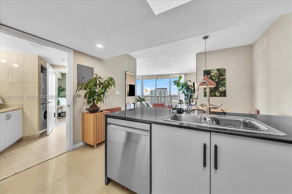 OPERA TOWER CONDO - Residential