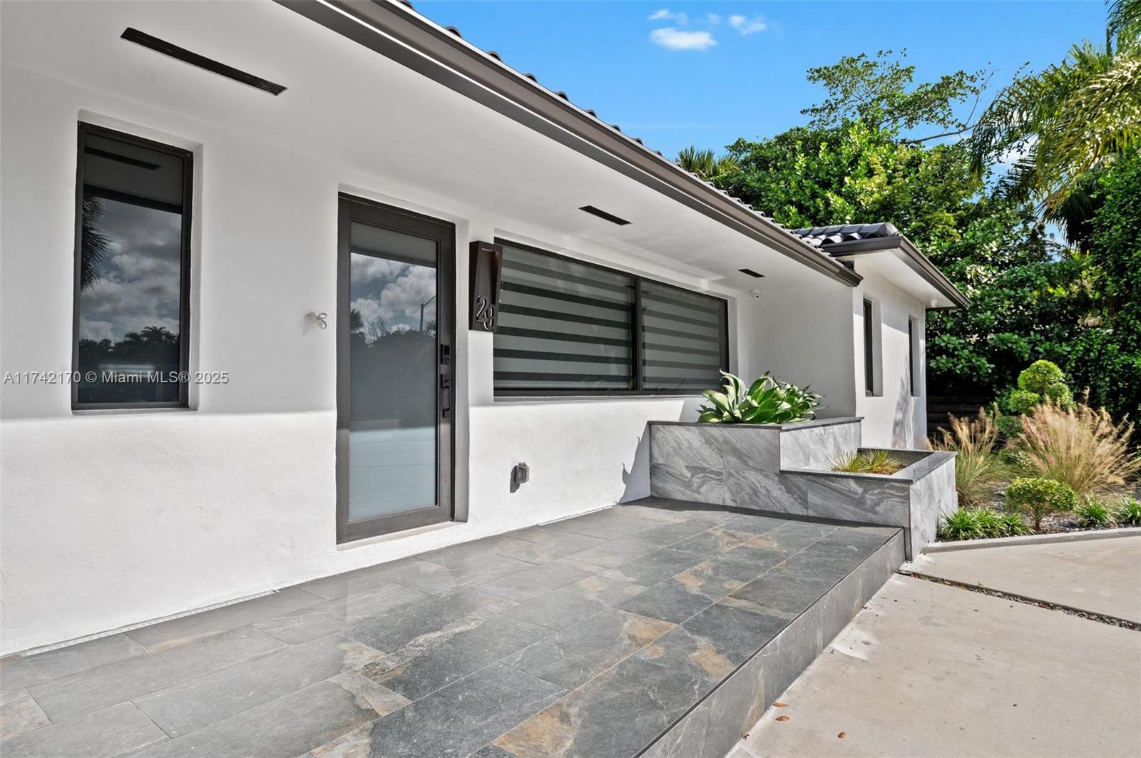 29 NE 95th St