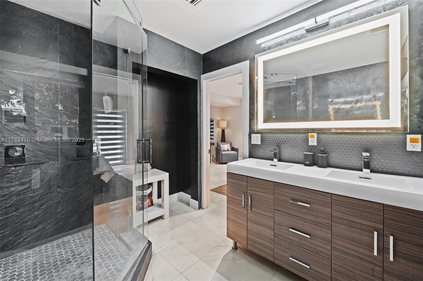 MIAMI SHORES SEC 1 AMD - Residential