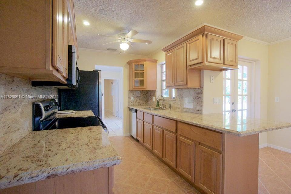 PGA NATIONAL GOLF CLUB ES - Residential Lease