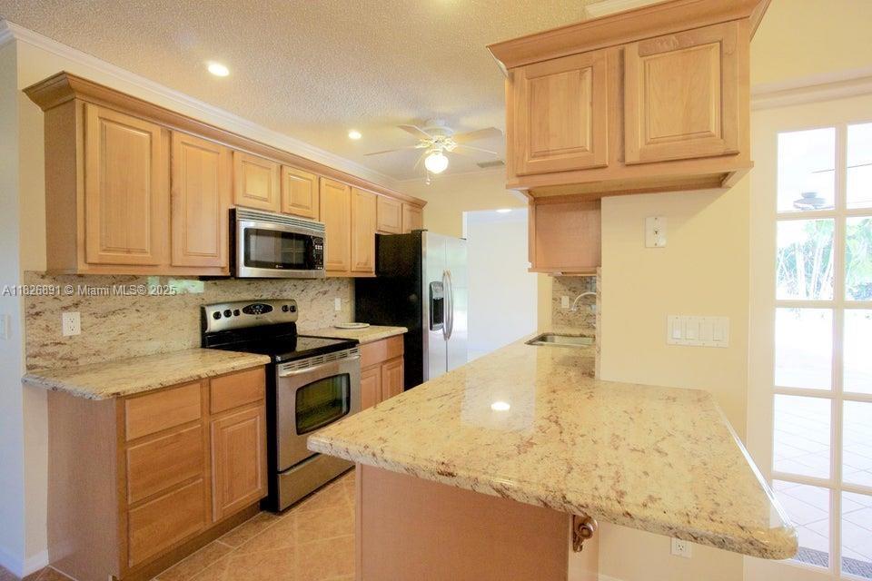 PGA NATIONAL GOLF CLUB ES - Residential Lease