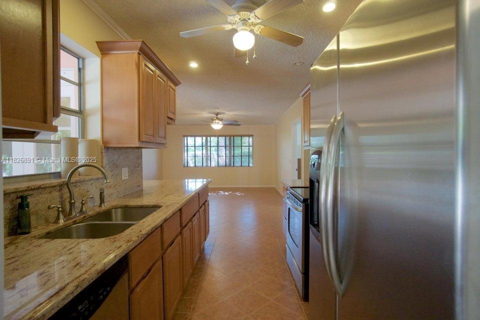 PGA NATIONAL GOLF CLUB ES - Residential Lease