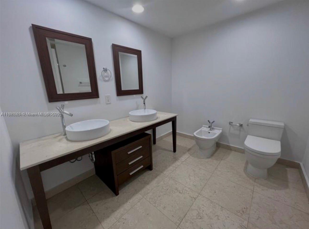 ICON BRICKELL NO TWO - Residential