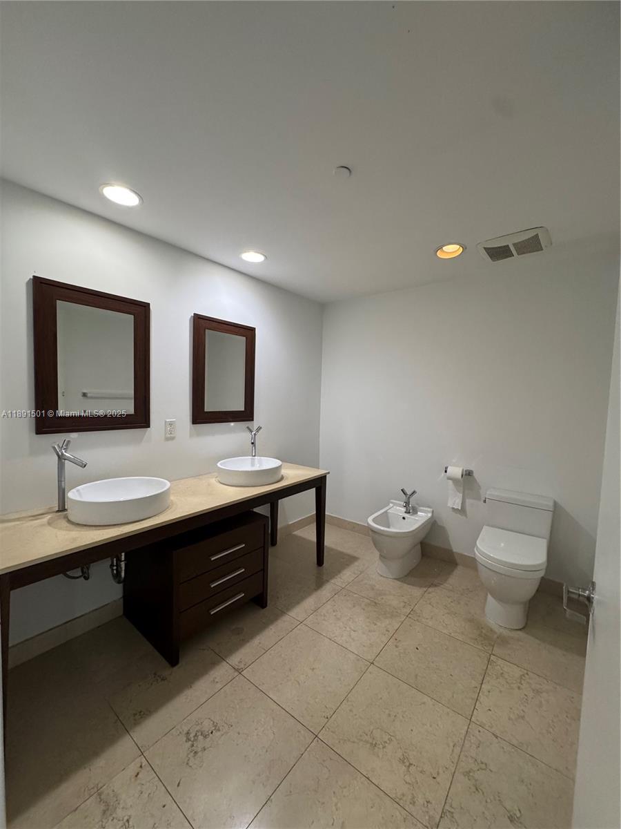 ICON BRICKELL NO TWO - Residential