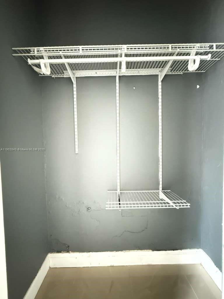 HIALEAH DEER PK ADDN - Residential Lease