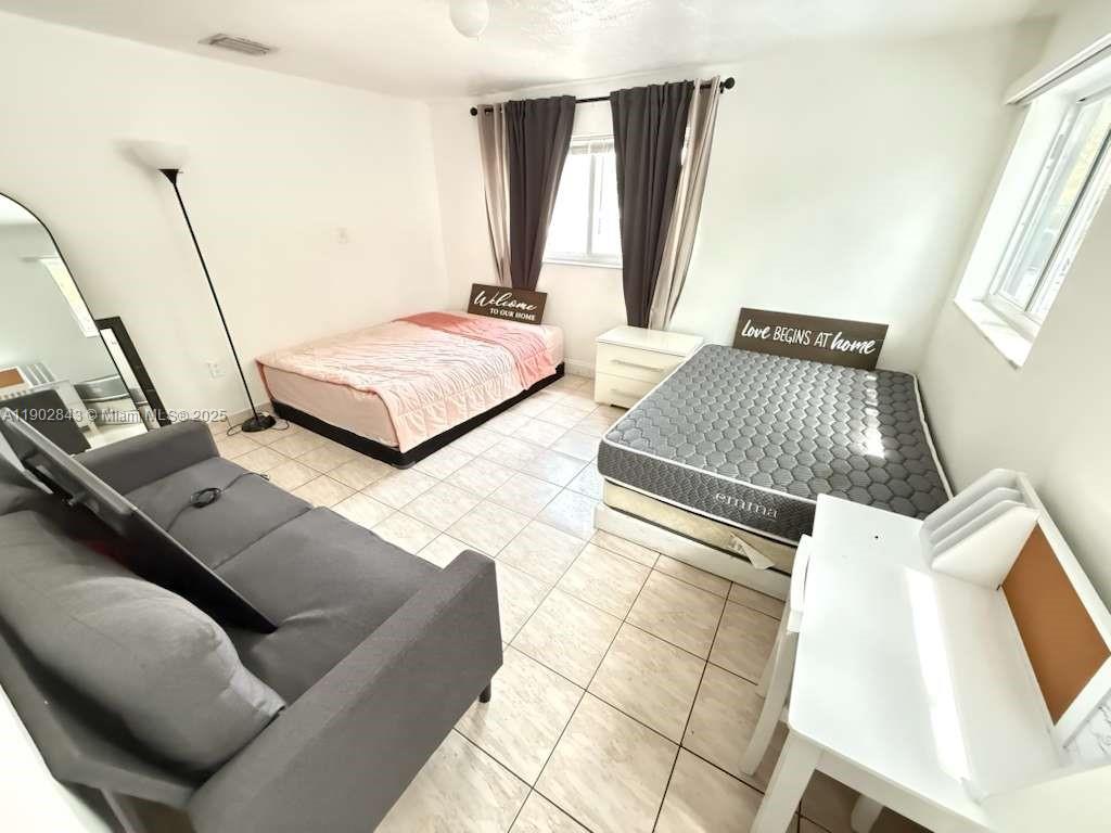 HIALEAH DEER PK ADDN - Residential Lease