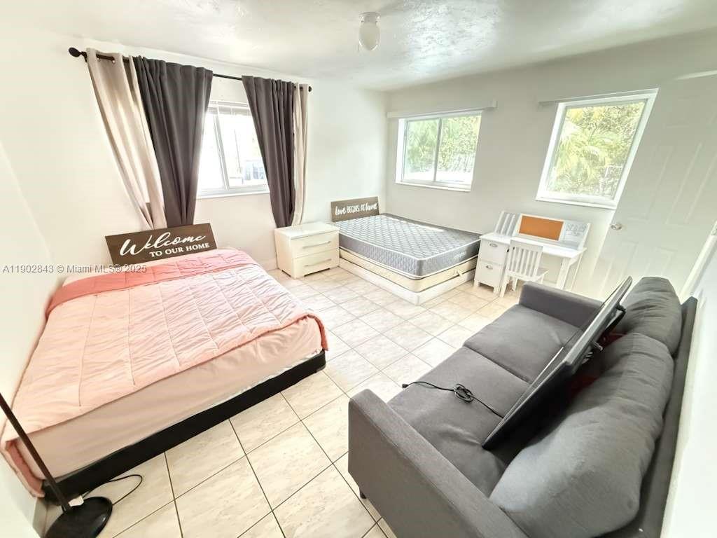 HIALEAH DEER PK ADDN - Residential Lease