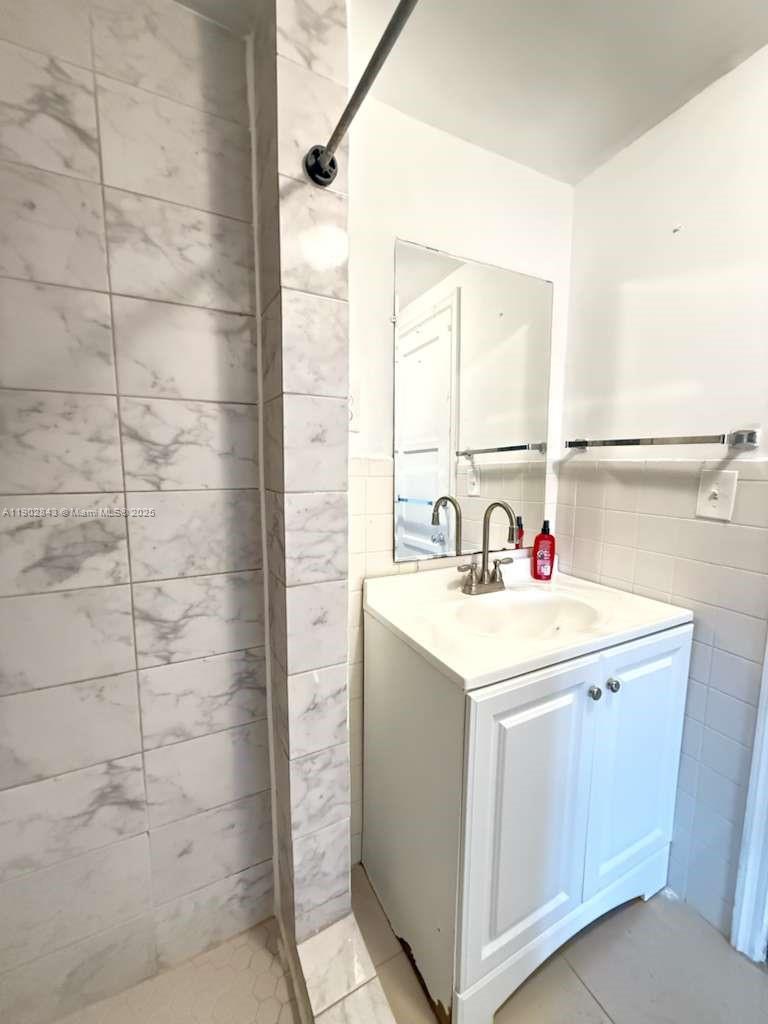 HIALEAH DEER PK ADDN - Residential Lease