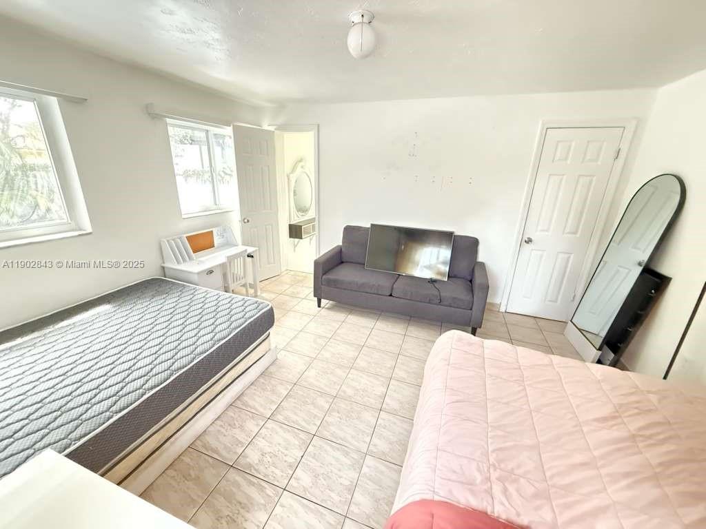 HIALEAH DEER PK ADDN - Residential Lease