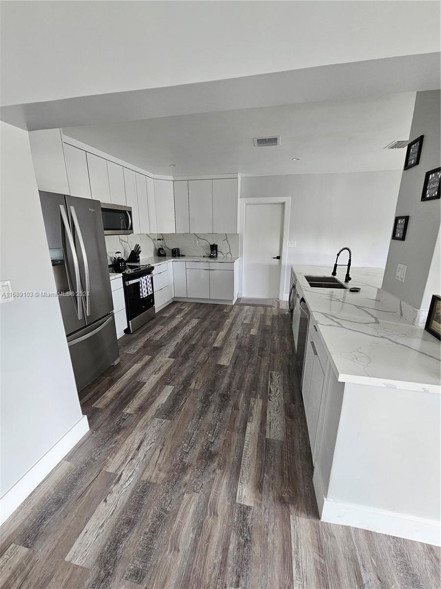 JENADA ISLE - Residential