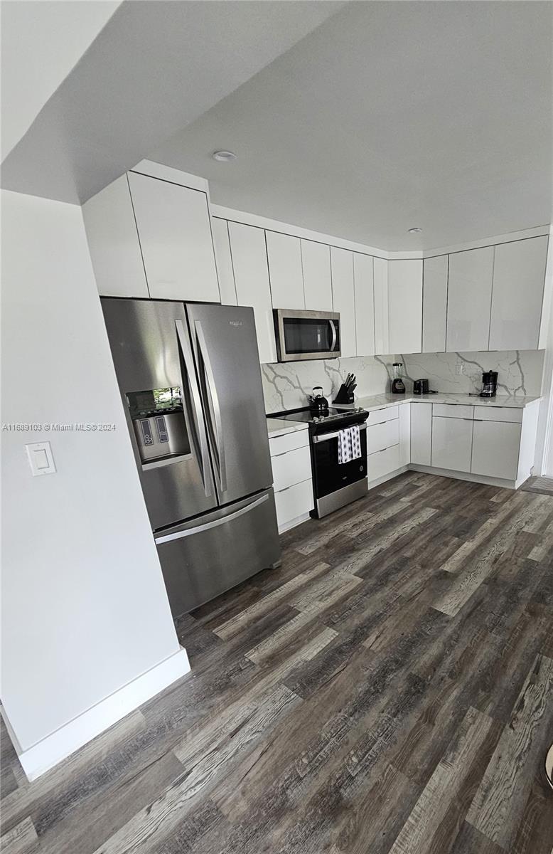 JENADA ISLE - Residential