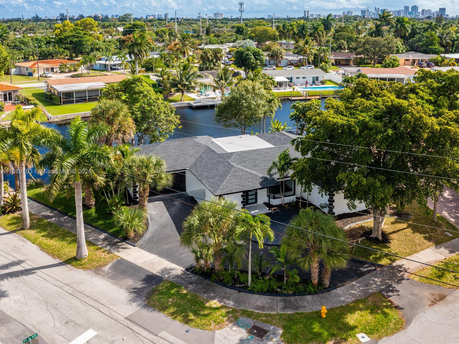 JENADA ISLE - Residential