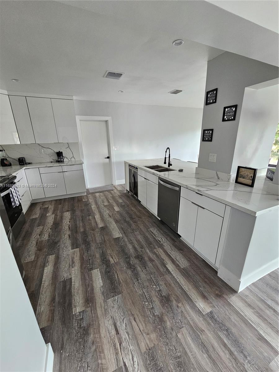 JENADA ISLE - Residential