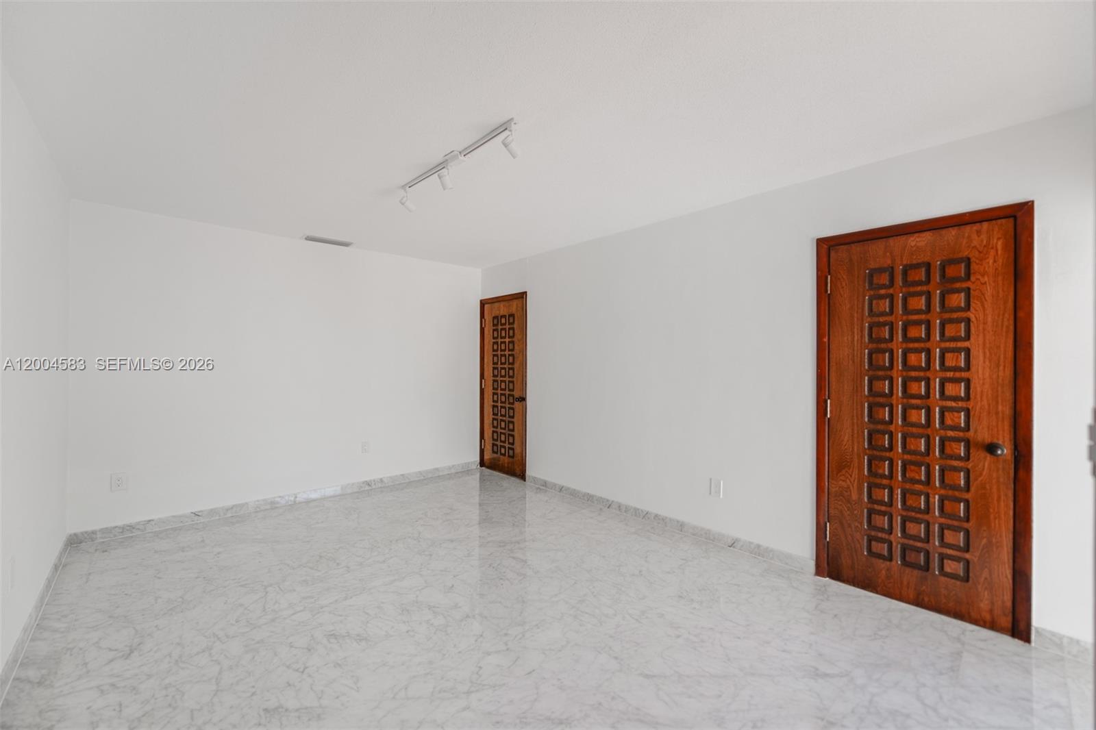 CORAL GABLES GRANADA SEC - Residential