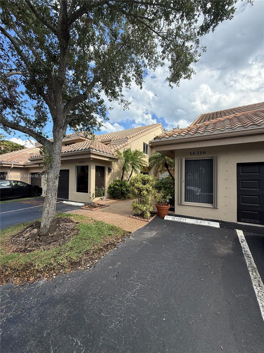 Rental Property at 16318 Malibu Dr 9, Weston, Broward County, Florida - Bedrooms: 2 
Bathrooms: 2  - $3,300 MO.