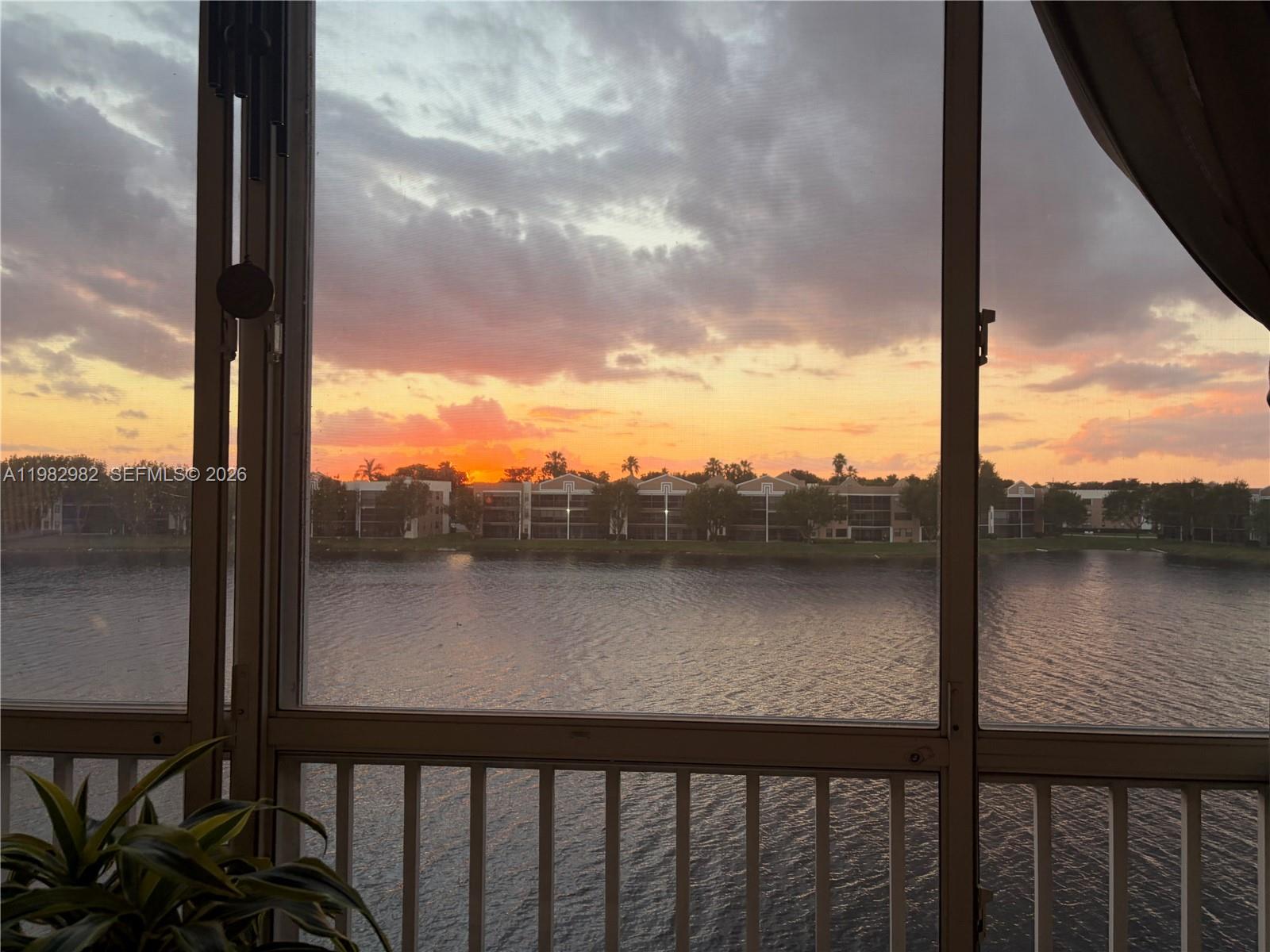 SOUTHAMPTON CONDOMINIUM - Residential