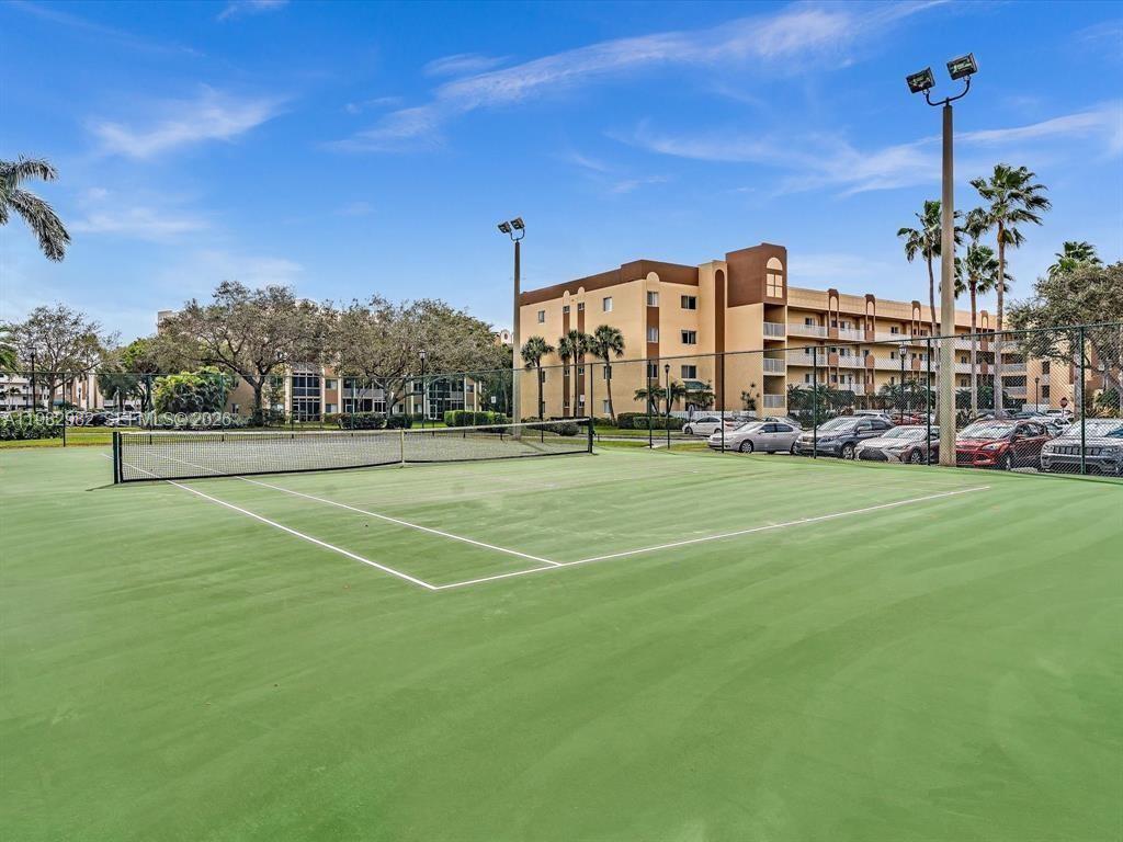 SOUTHAMPTON CONDOMINIUM - Residential