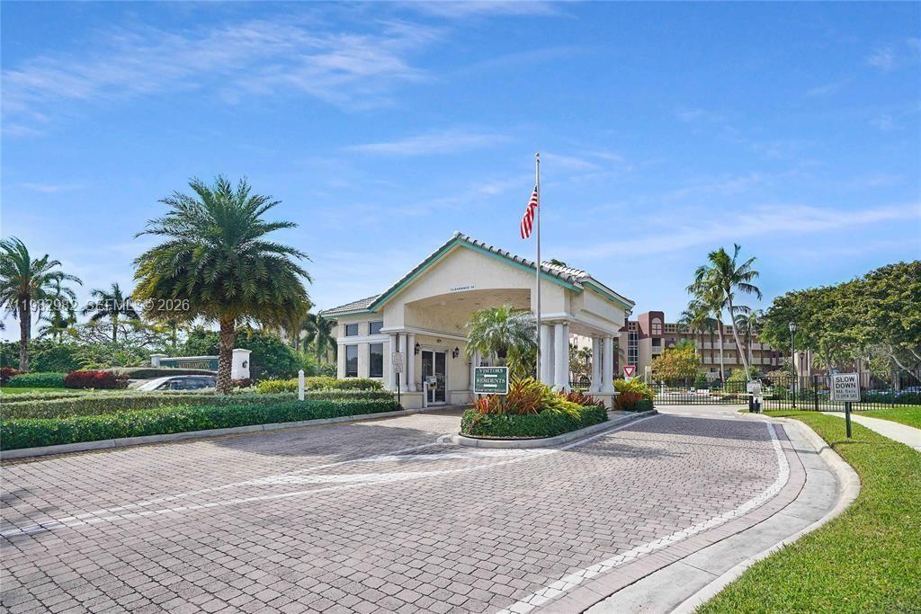 SOUTHAMPTON CONDOMINIUM - Residential