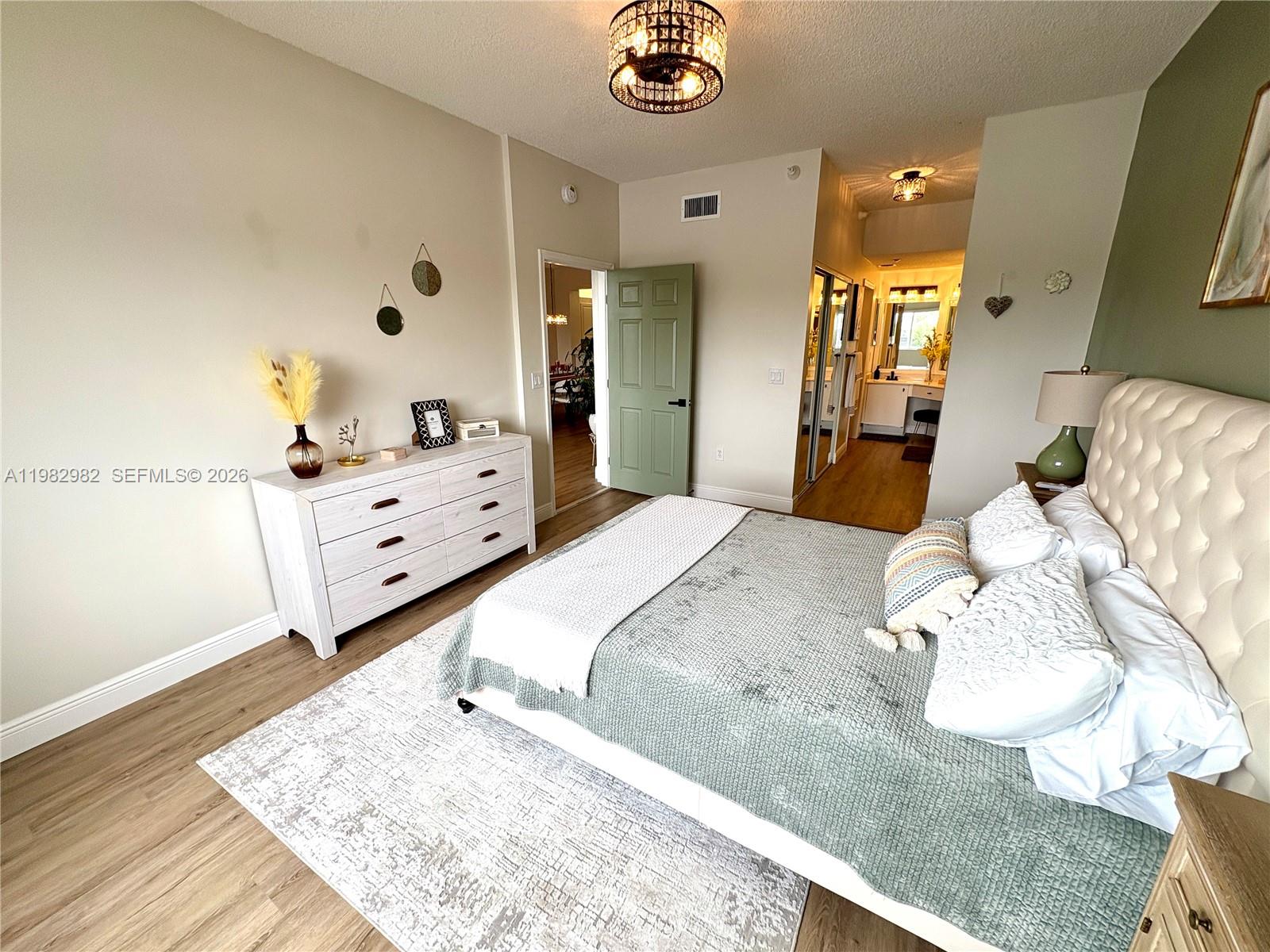 SOUTHAMPTON CONDOMINIUM - Residential