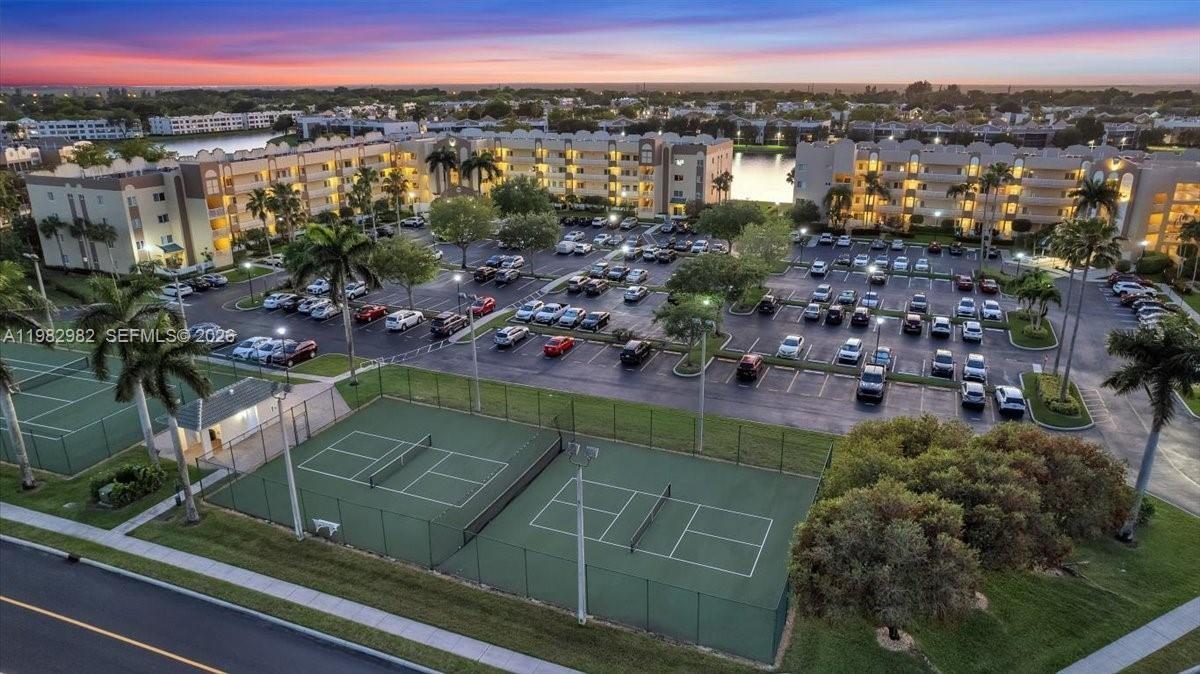 SOUTHAMPTON CONDOMINIUM - Residential