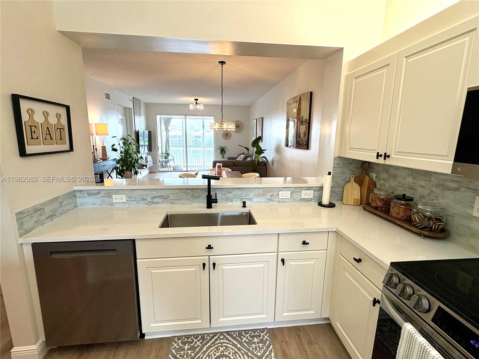 SOUTHAMPTON CONDOMINIUM - Residential