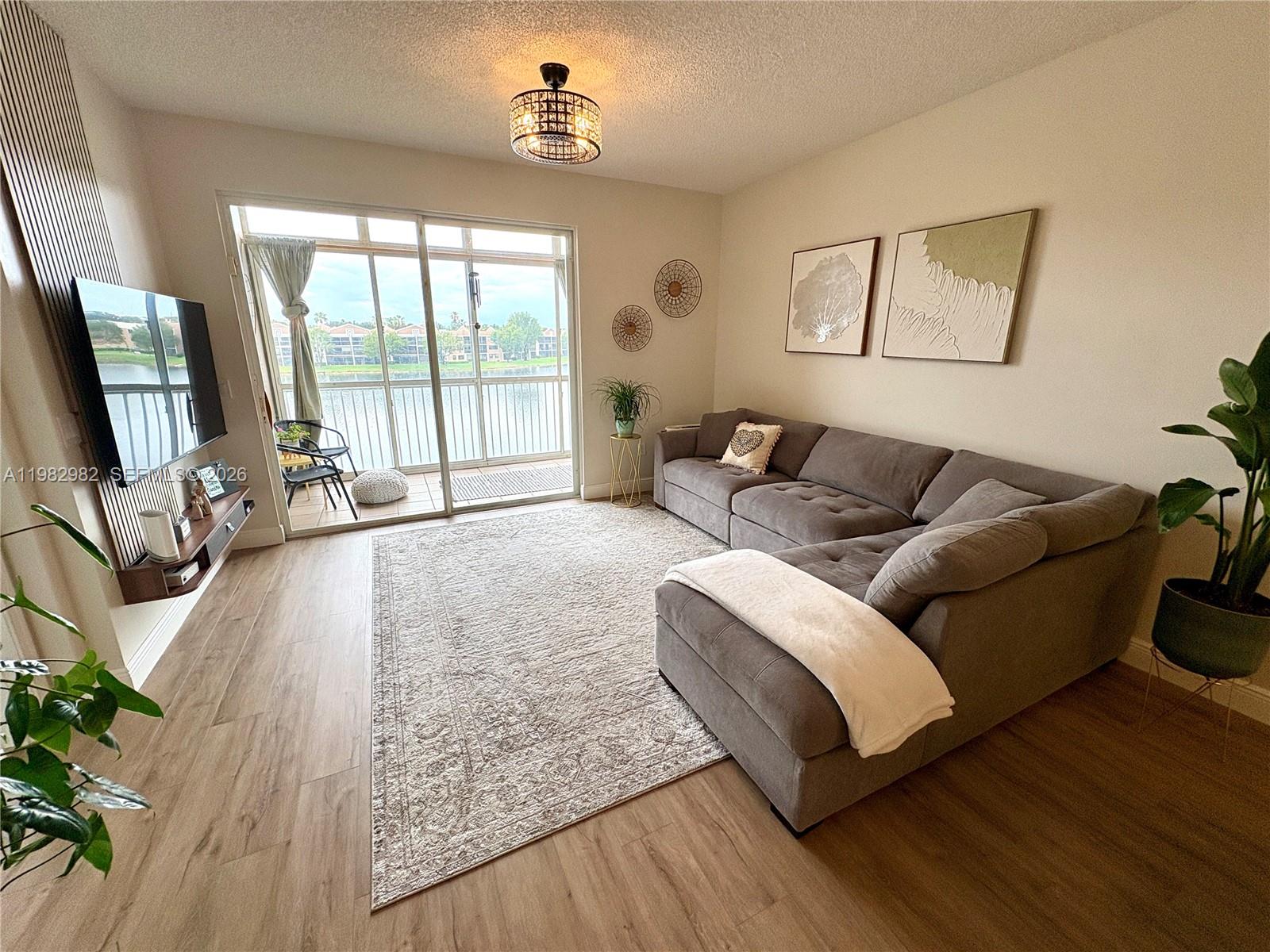 SOUTHAMPTON CONDOMINIUM - Residential