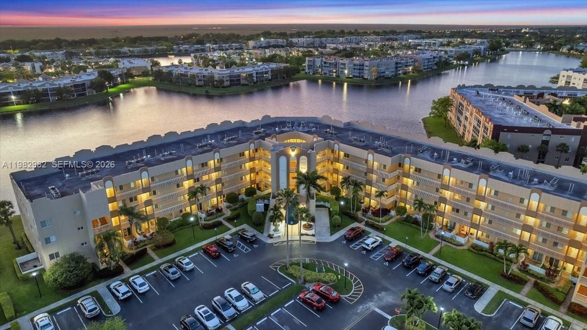 SOUTHAMPTON CONDOMINIUM - Residential