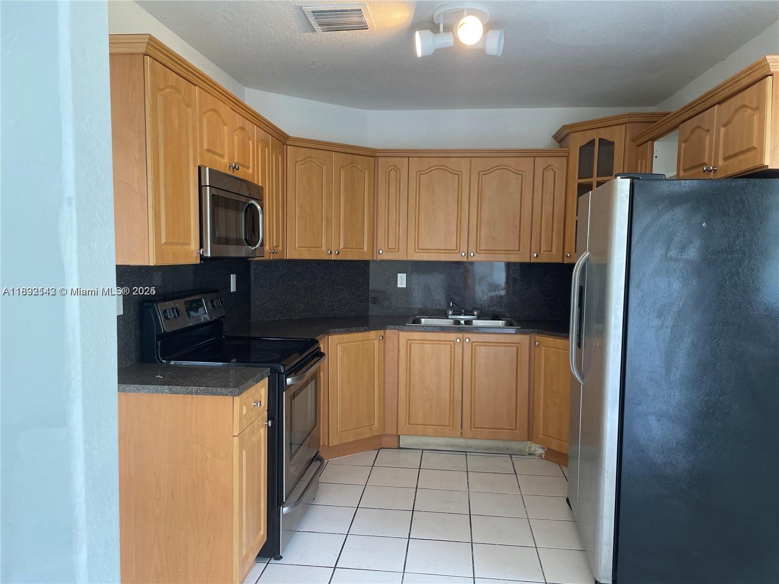 DIXIE ESTATES AMENDED - Residential Lease
