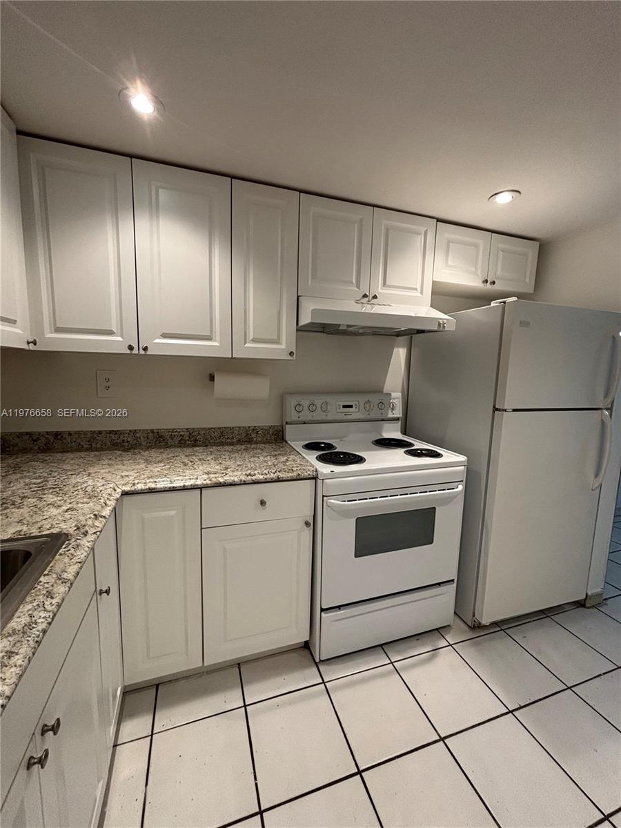RAMBLEWOOD CONDO B - Residential Lease