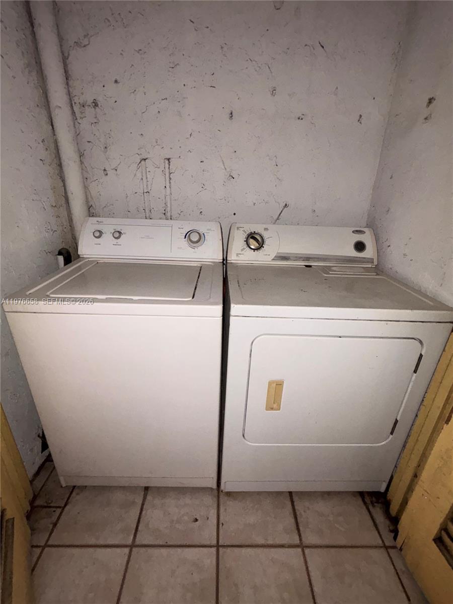 RAMBLEWOOD CONDO B - Residential Lease