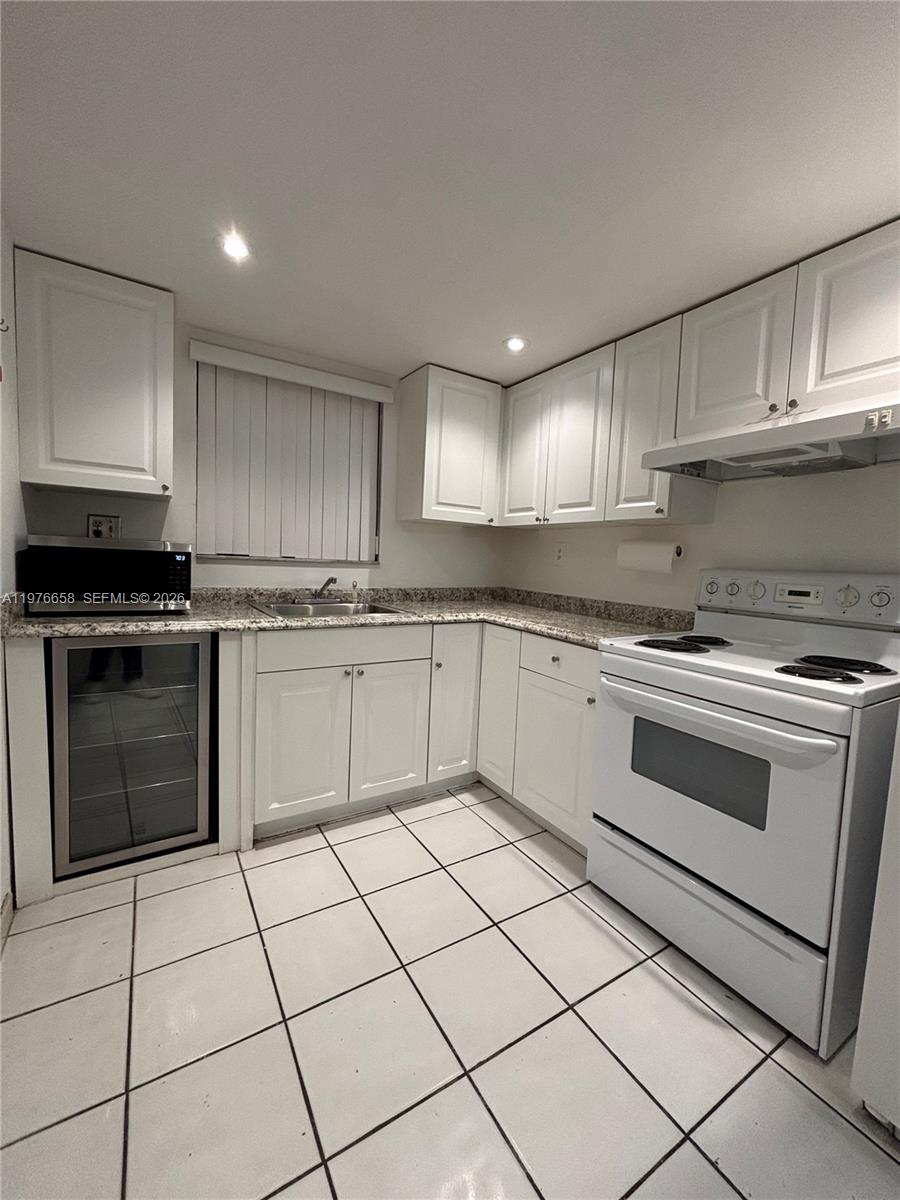 RAMBLEWOOD CONDO B - Residential Lease