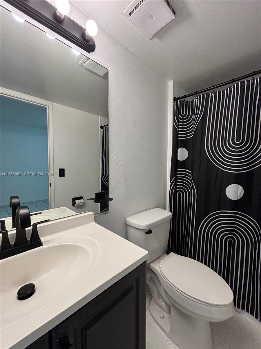 RAMBLEWOOD CONDO B - Residential Lease