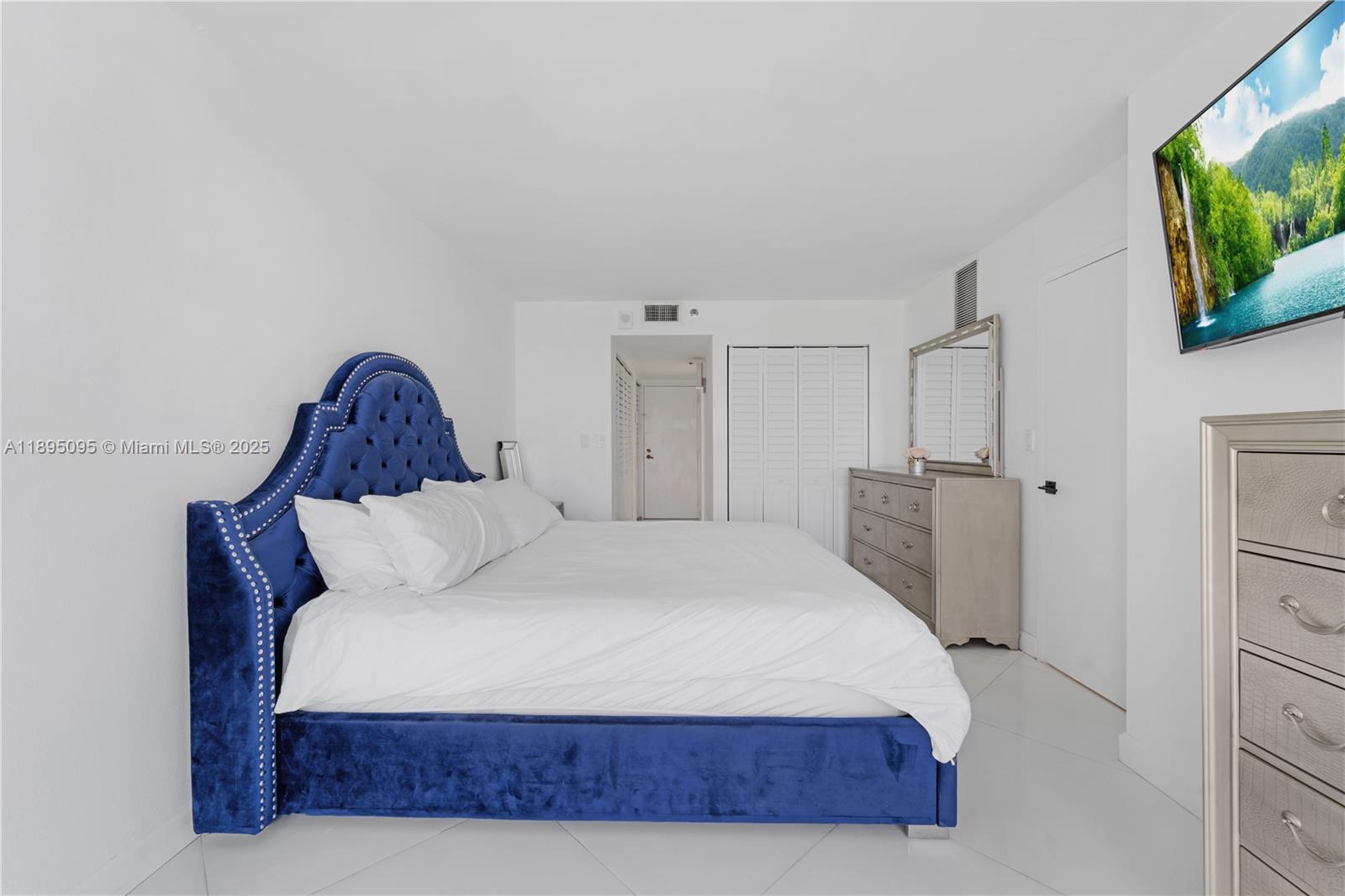 THE GRANDVIEW PALACE COND - Residential Lease